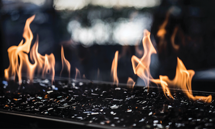 As work and life become increasingly intertwined during COVID-19, many employees are facing burnout. Here's why employers should be taking on more accountability in employee burnout, and how to identify, prevent and reverse it. Sirius People, 2020 ©